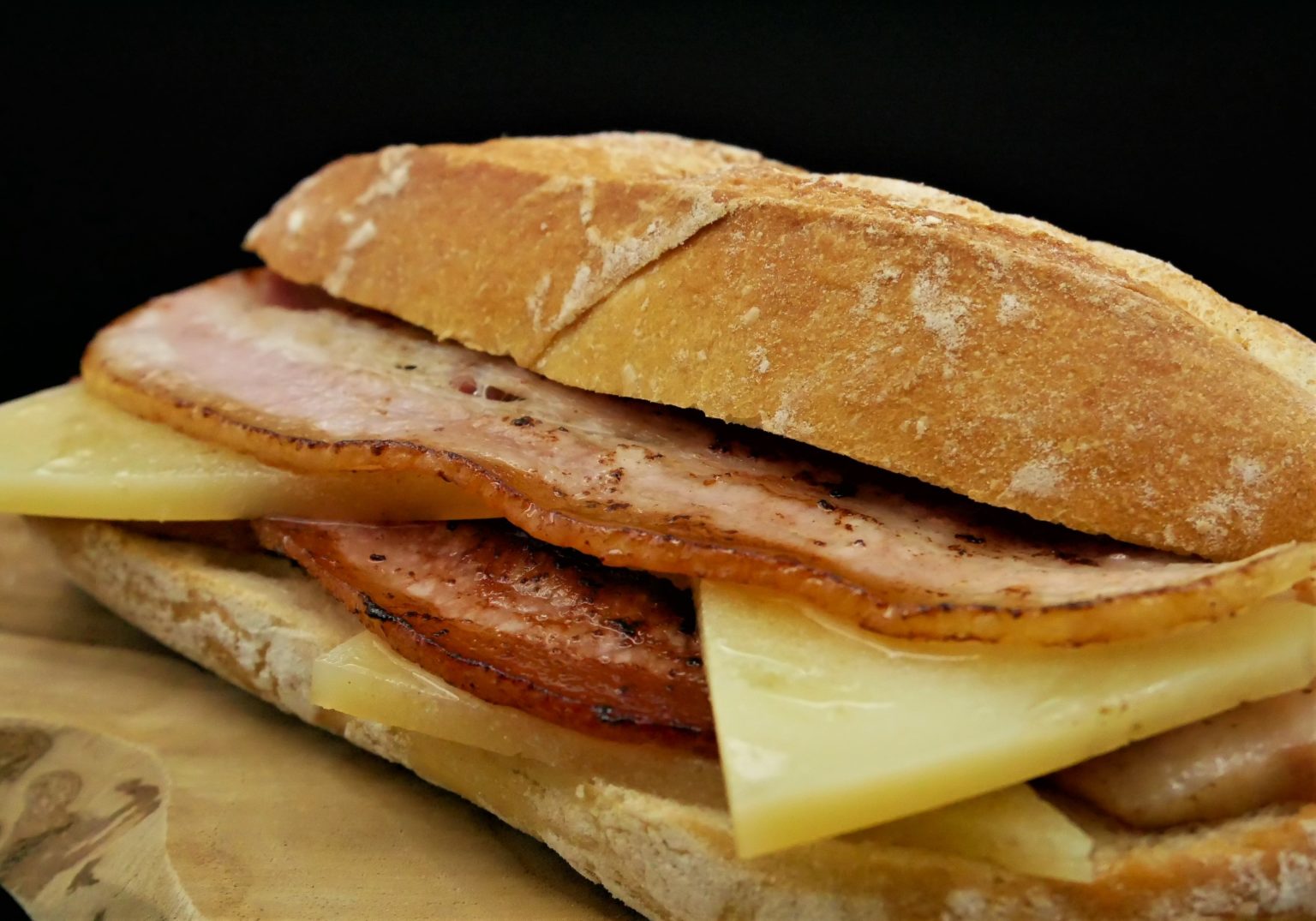 BOCADILLO DE BACON Y QUESO